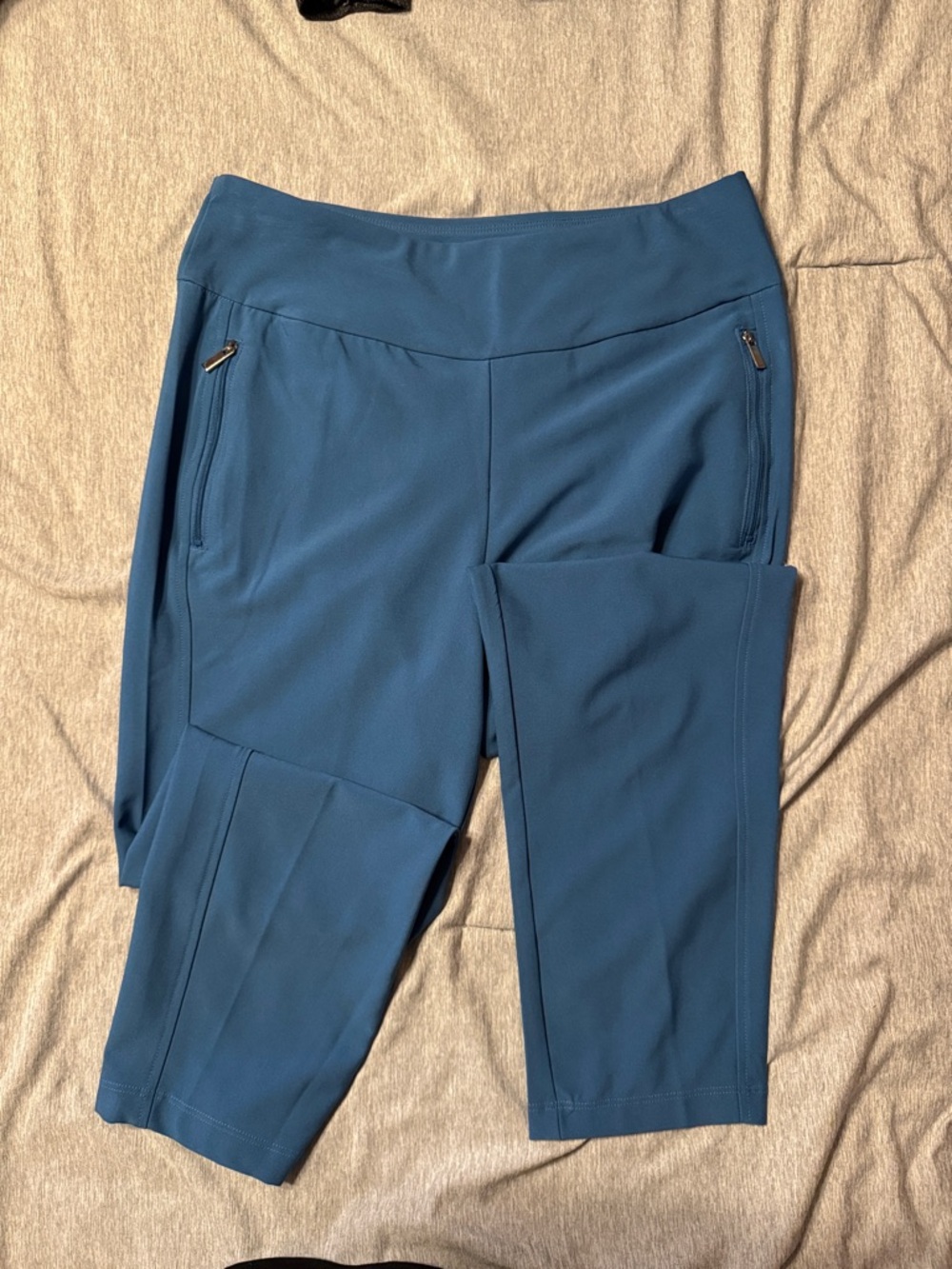 Pebble Beach Teal Cropped Active Pants with Zipper Pockets